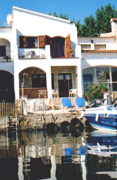 Ampuriabrava Costa Brava Spanien - Privates Ferienhaus mit Bootsliegeplatz direkt am Garten fr 6-7 Personen